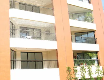 Portas de varanda em esquadria de alumínio