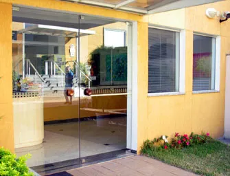 Portas de abrir em vidro temperado