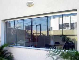 Janela de correr em vidro temperado