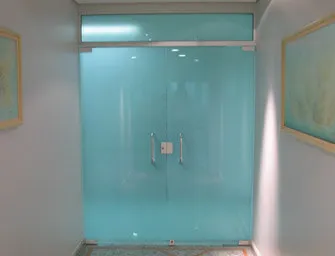 Portas de abrir em vidro temperado