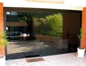 Portas de abrir em vidro temperado