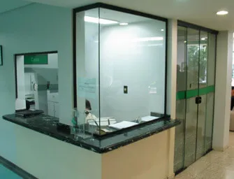 Divisória em vidro temperado