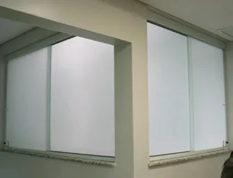 Janela de correr em vidro temperado