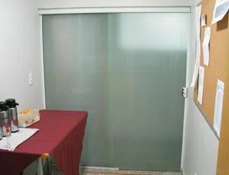 Porta de correr em vidro temperado