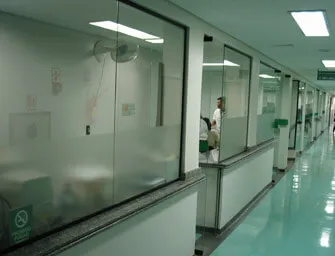 Divisória em vidro temperado