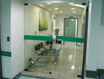 Portas de abrir em vidro temperado